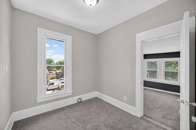 3413 2nd Avenue, Des Moines, IA 50313