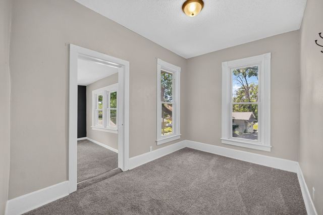 3413 2nd Avenue, Des Moines, IA 50313
