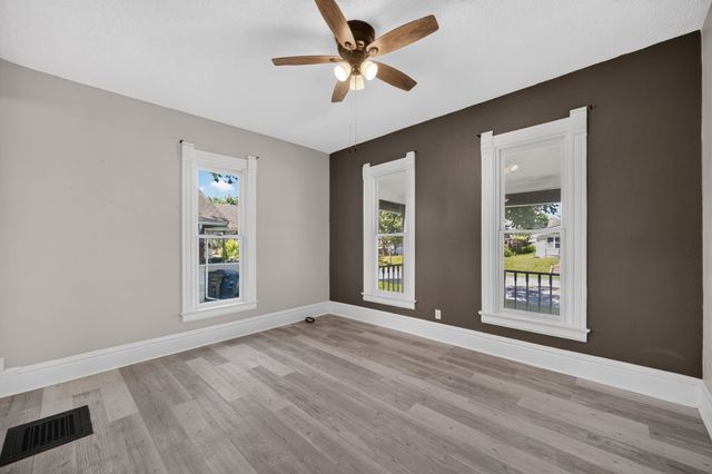 3413 2nd Avenue, Des Moines, IA 50313