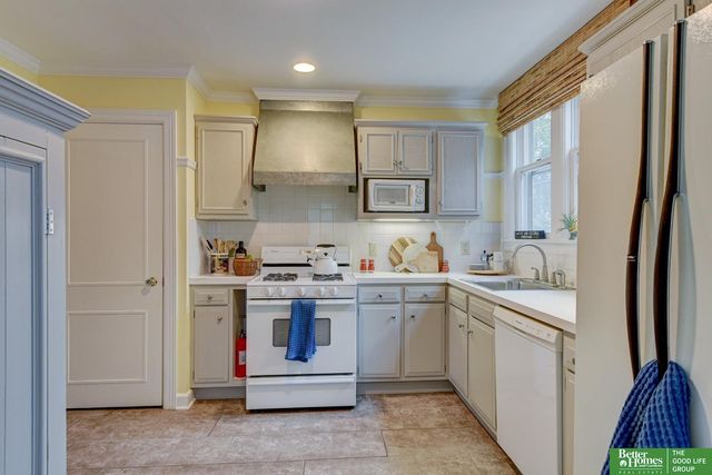 5411 Pacific Street, Omaha, NE 68106