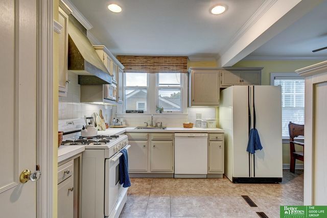 5411 Pacific Street, Omaha, NE 68106