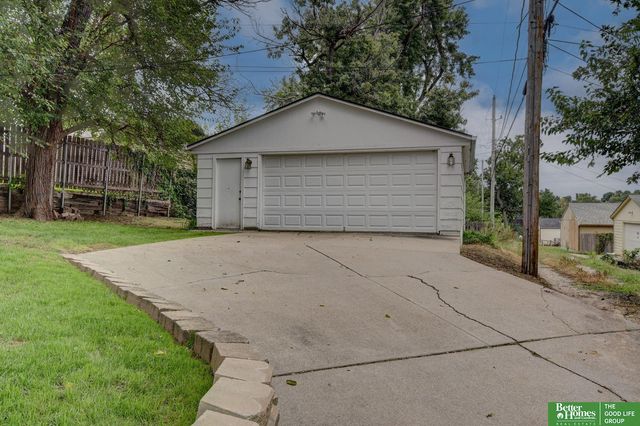 5411 Pacific Street, Omaha, NE 68106