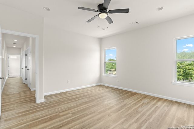 1962 E Crockett, San Antonio, TX 78202