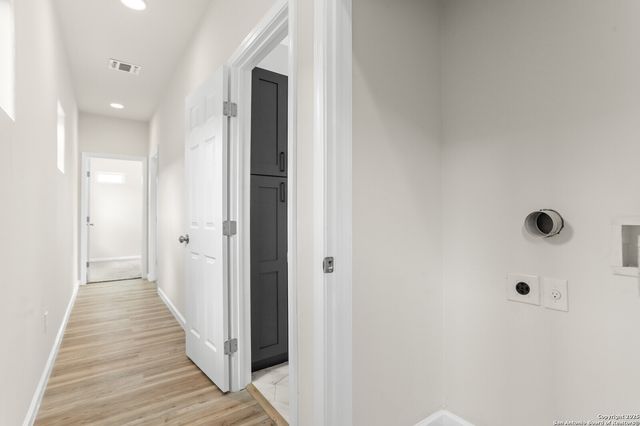 1962 E Crockett, San Antonio, TX 78202