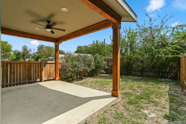 1962 E Crockett, San Antonio, TX 78202