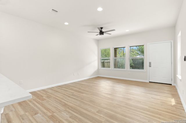 1962 E Crockett, San Antonio, TX 78202