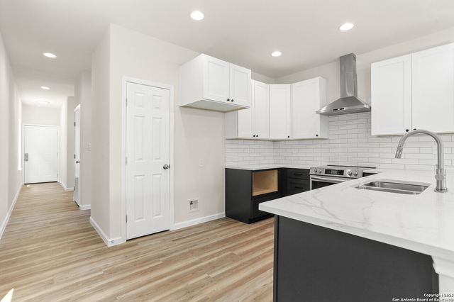 1962 E Crockett, San Antonio, TX 78202