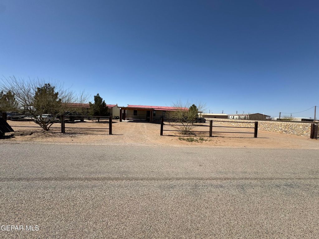 15072 Mandeville Avenue, Horizon City, TX 79928