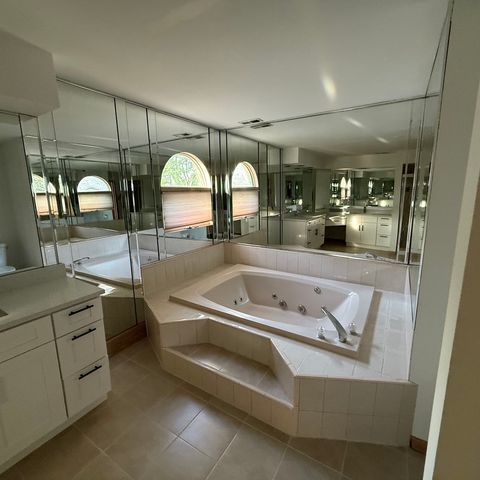 193 Rosedale Court, Bloomingdale, IL 60108