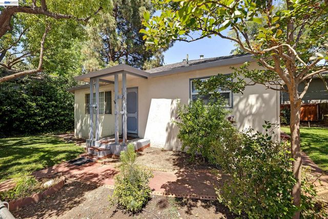 4067 Vineyard Ave, Pleasanton, CA 94566