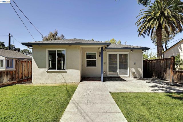 4067 Vineyard Ave, Pleasanton, CA 94566