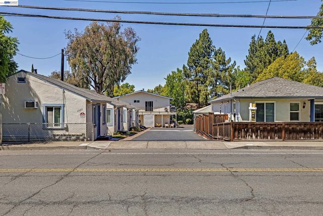 4067 Vineyard Ave, Pleasanton, CA 94566
