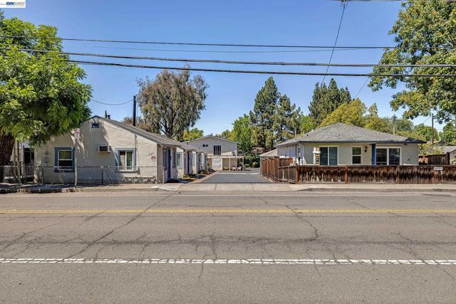 4067 Vineyard Ave, Pleasanton, CA 94566