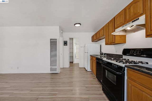 4067 Vineyard Ave, Pleasanton, CA 94566