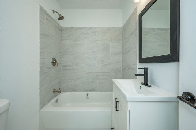 7414 Dennis Drive, Urbandale, IA 50322