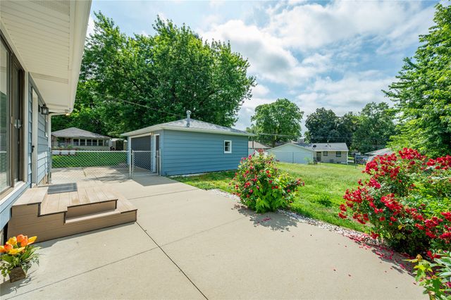 7414 Dennis Drive, Urbandale, IA 50322