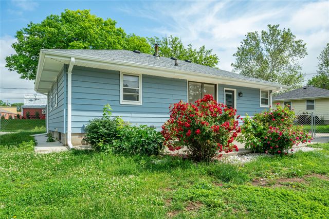7414 Dennis Drive, Urbandale, IA 50322