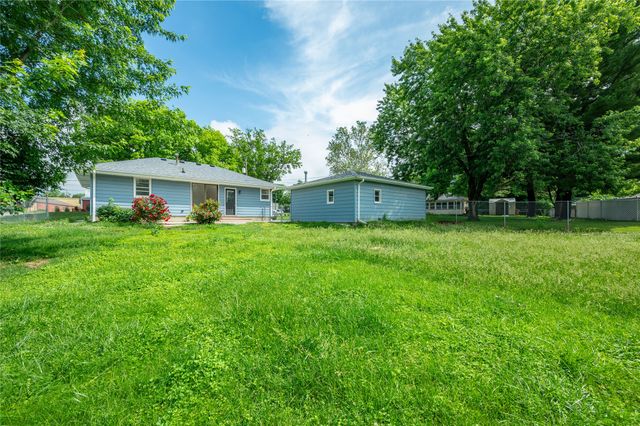 7414 Dennis Drive, Urbandale, IA 50322