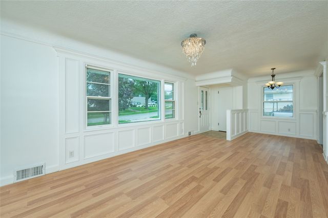 7414 Dennis Drive, Urbandale, IA 50322