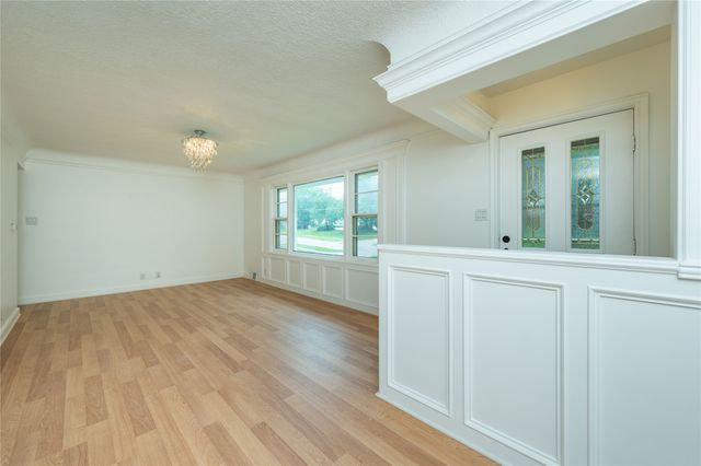 7414 Dennis Drive, Urbandale, IA 50322