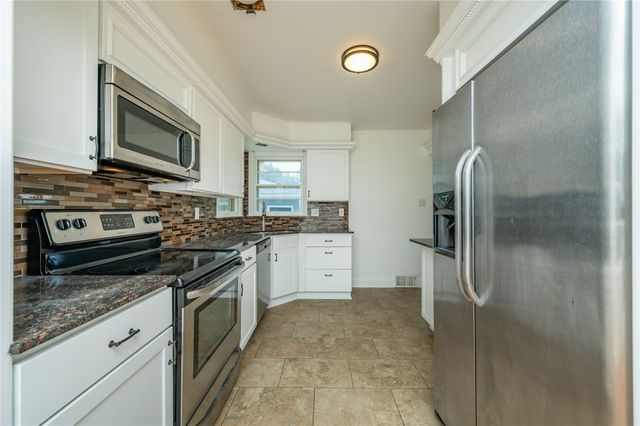 7414 Dennis Drive, Urbandale, IA 50322