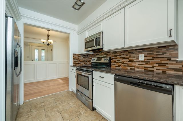 7414 Dennis Drive, Urbandale, IA 50322