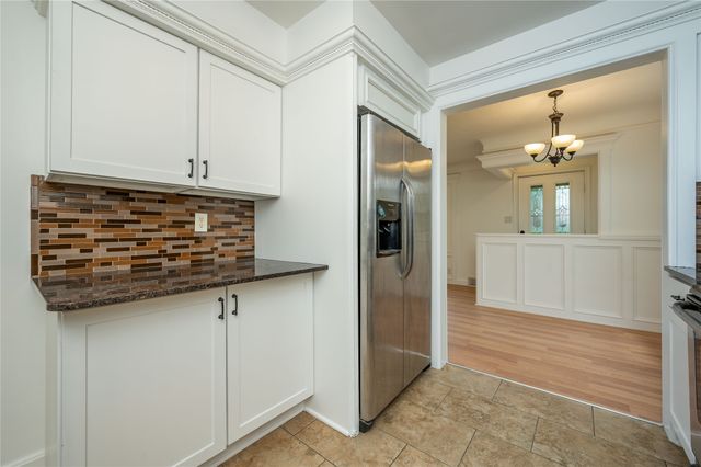 7414 Dennis Drive, Urbandale, IA 50322