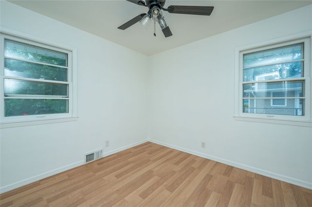 7414 Dennis Drive, Urbandale, IA 50322