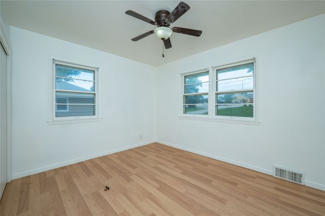 7414 Dennis Drive, Urbandale, IA 50322