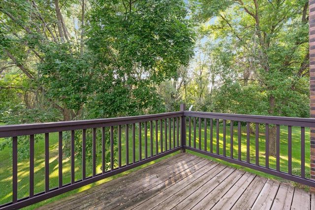 566 Donegal Circle, Shoreview, MN 55126