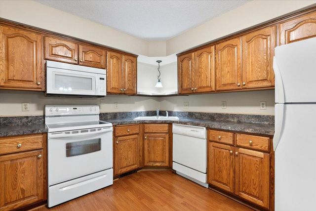 566 Donegal Circle, Shoreview, MN 55126