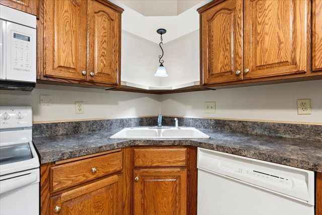 566 Donegal Circle, Shoreview, MN 55126