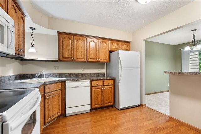 566 Donegal Circle, Shoreview, MN 55126