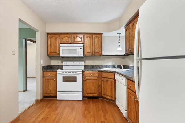 566 Donegal Circle, Shoreview, MN 55126