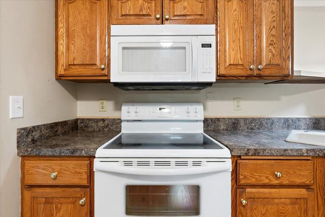 566 Donegal Circle, Shoreview, MN 55126