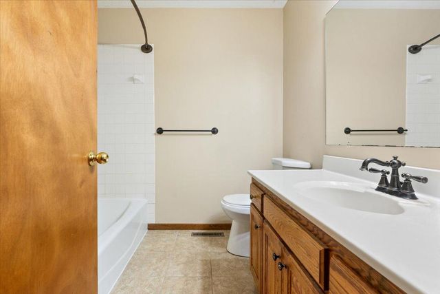 566 Donegal Circle, Shoreview, MN 55126