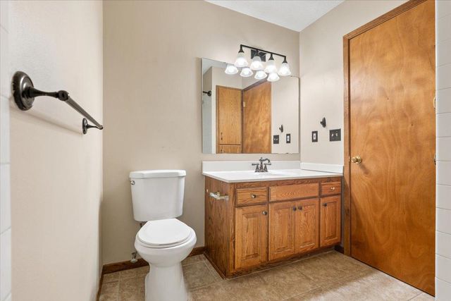 566 Donegal Circle, Shoreview, MN 55126