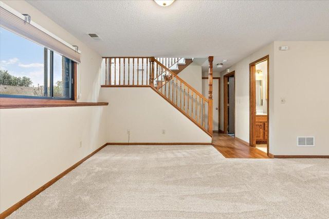 566 Donegal Circle, Shoreview, MN 55126