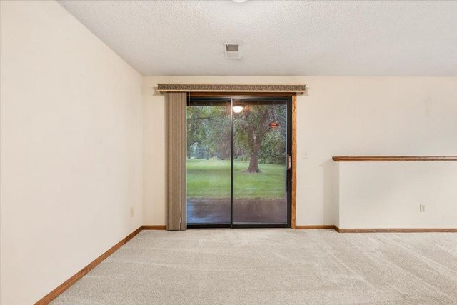 566 Donegal Circle, Shoreview, MN 55126