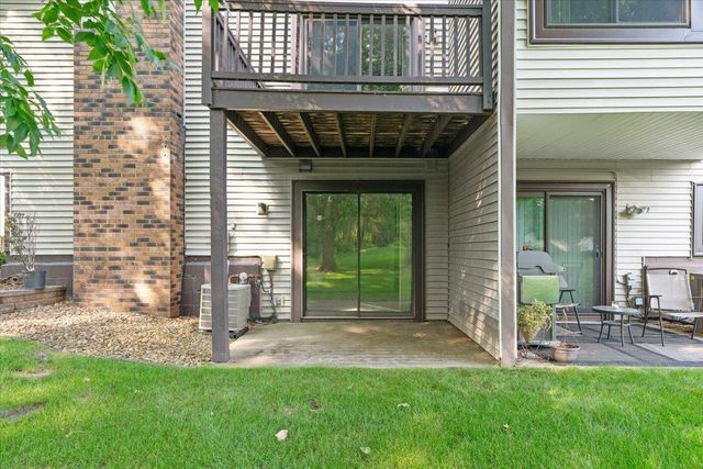566 Donegal Circle, Shoreview, MN 55126