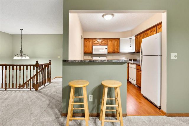 566 Donegal Circle, Shoreview, MN 55126