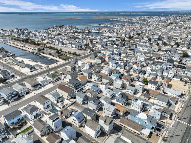 107 W Beach Way, Lavallette, NJ 08735