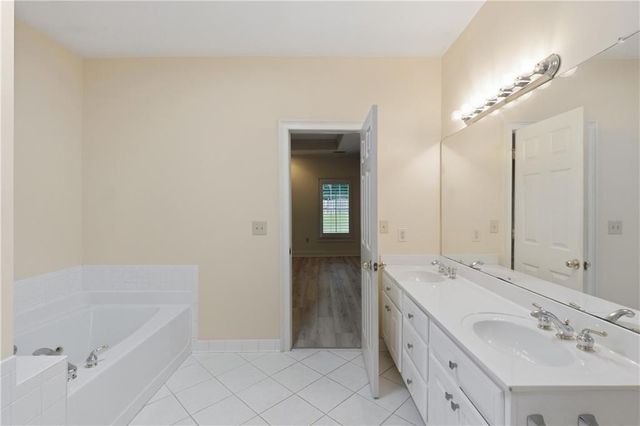 100 Clay Court, Tyrone, GA 30290