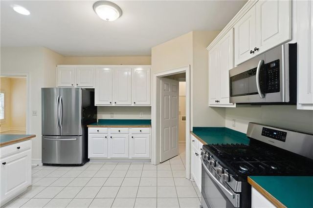100 Clay Court, Tyrone, GA 30290