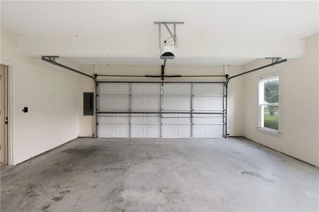 100 Clay Court, Tyrone, GA 30290