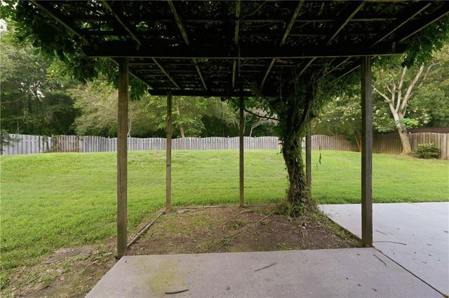 100 Clay Court, Tyrone, GA 30290
