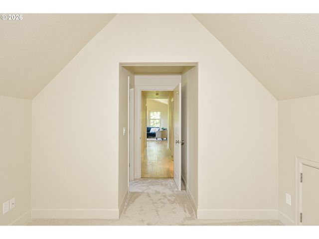 5406 Sw TAYLORS FERRY Rd, Portland, OR 97219