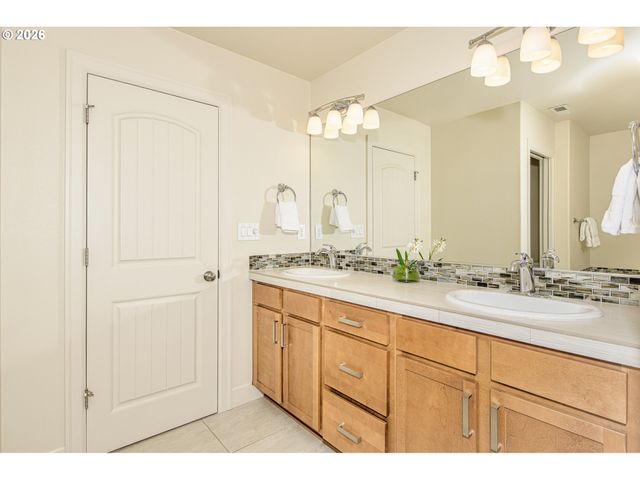 5406 Sw TAYLORS FERRY Rd, Portland, OR 97219