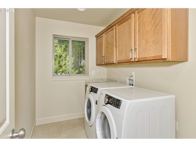 5406 Sw TAYLORS FERRY Rd, Portland, OR 97219