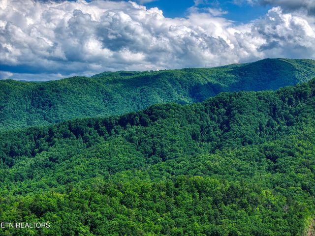 13 Mountain Dreams Way, Sevierville, TN 37876
